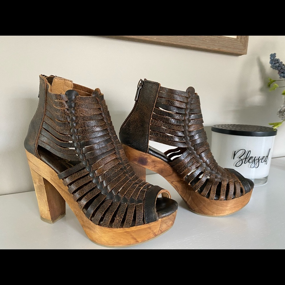 Sbicca Platform Strappy Sandals